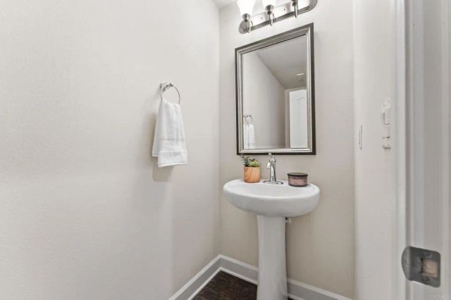 261 Flores Lane, Vista, CA 92083