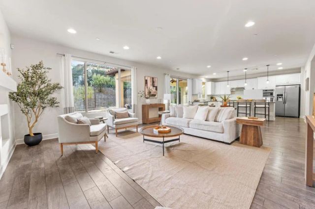 261 Flores Lane, Vista, CA 92083