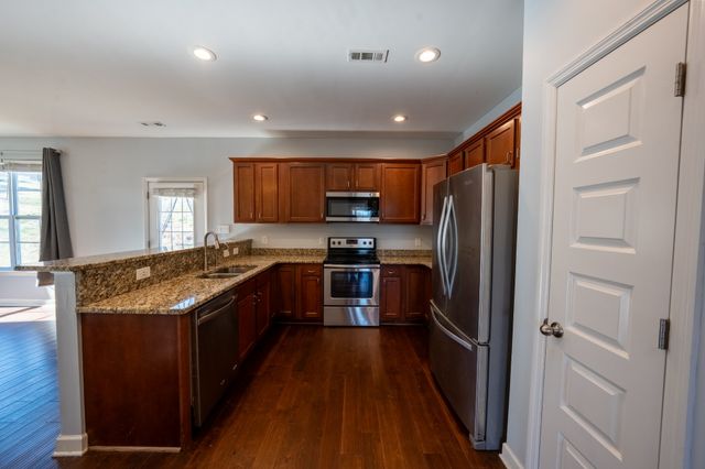 1808 Luke Ct, Columbia, TN 38401