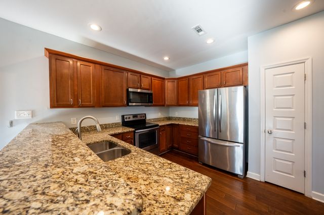 1808 Luke Ct, Columbia, TN 38401