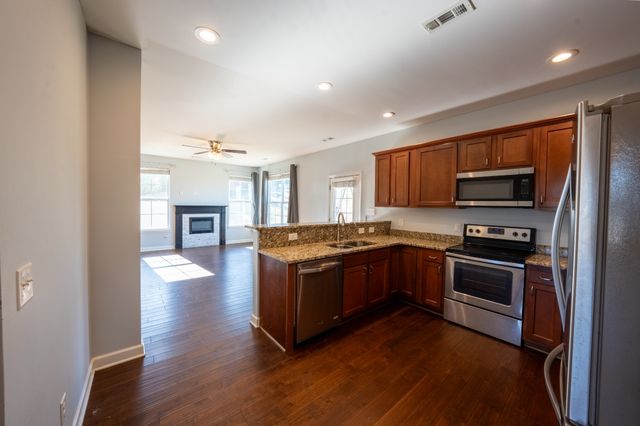 1808 Luke Ct, Columbia, TN 38401