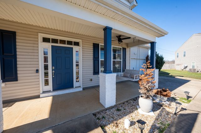 1808 Luke Ct, Columbia, TN 38401