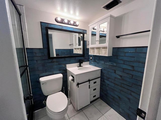 49 Cambridge B, West Palm Beach, FL 33417