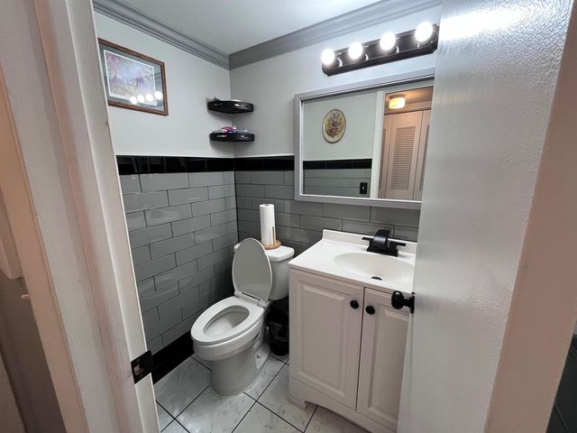 49 Cambridge B, West Palm Beach, FL 33417
