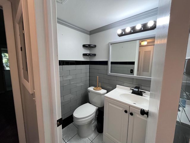 49 Cambridge B, West Palm Beach, FL 33417
