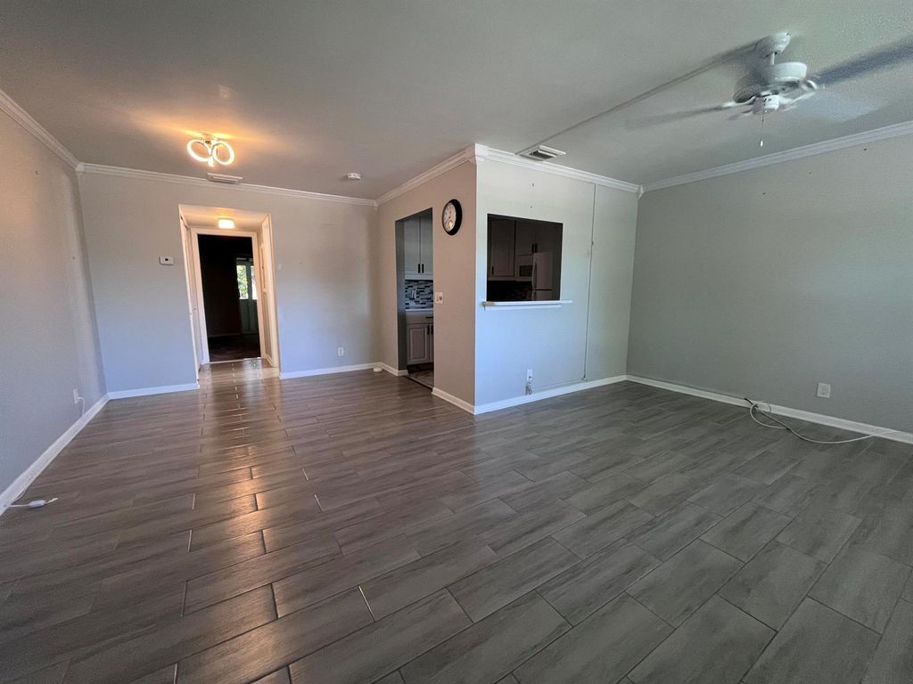 49 Cambridge B, West Palm Beach, FL 33417
