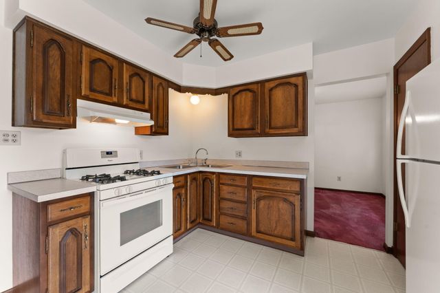1225 Willow Lane, Schererville, IN 46375