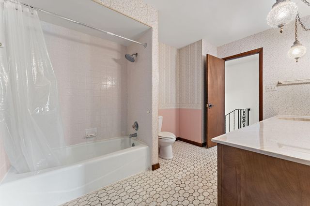 1225 Willow Lane, Schererville, IN 46375