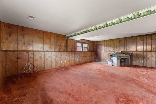 1225 Willow Lane, Schererville, IN 46375