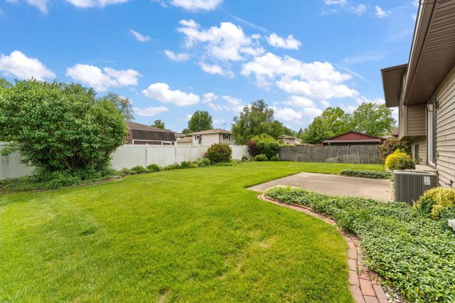 1225 Willow Lane, Schererville, IN 46375