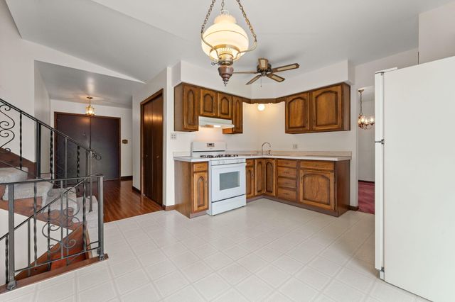 1225 Willow Lane, Schererville, IN 46375