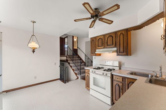 1225 Willow Lane, Schererville, IN 46375