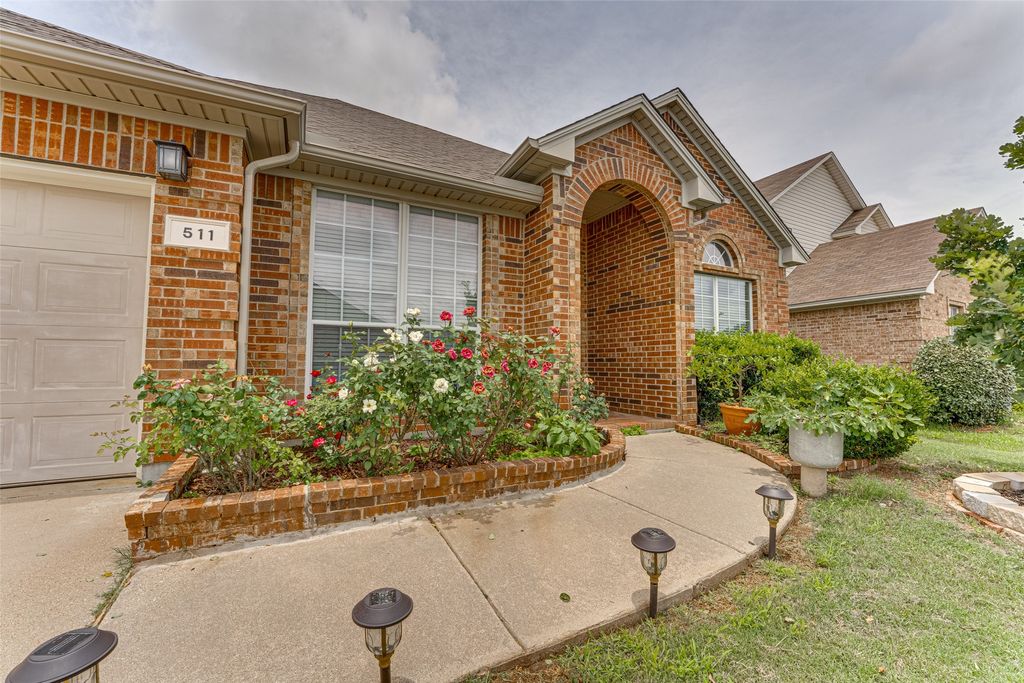 511 Poplar Vista Lane, Arlington, TX 76002