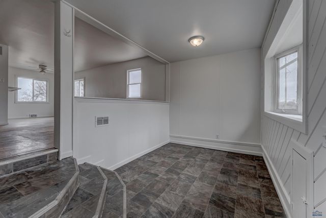 228 E OAKLAND, Rapid City, SD 57701