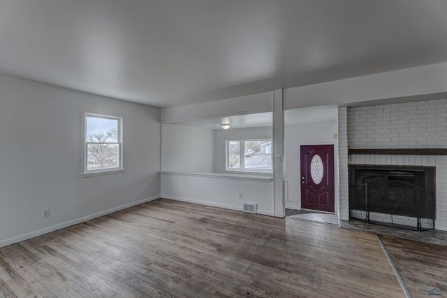 228 E OAKLAND, Rapid City, SD 57701