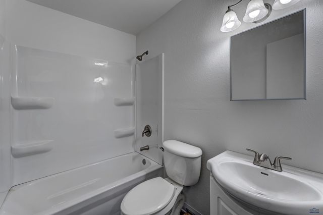 228 E OAKLAND, Rapid City, SD 57701