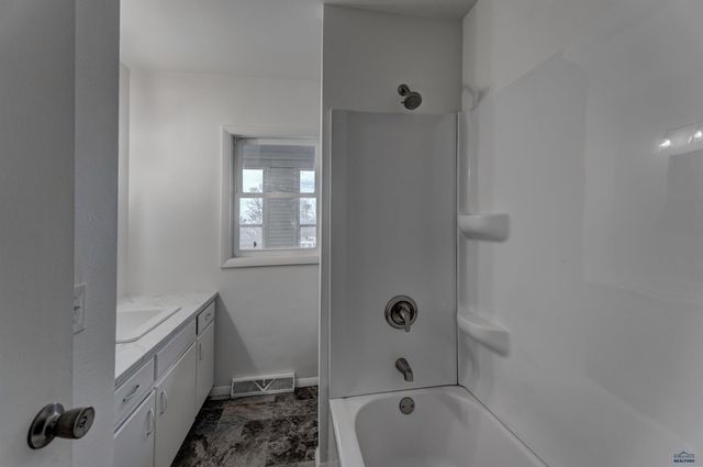 228 E OAKLAND, Rapid City, SD 57701