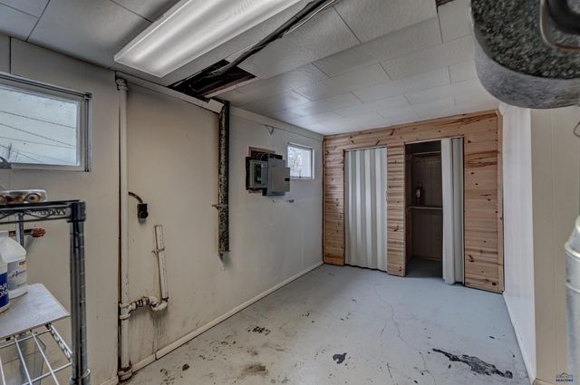 228 E OAKLAND, Rapid City, SD 57701