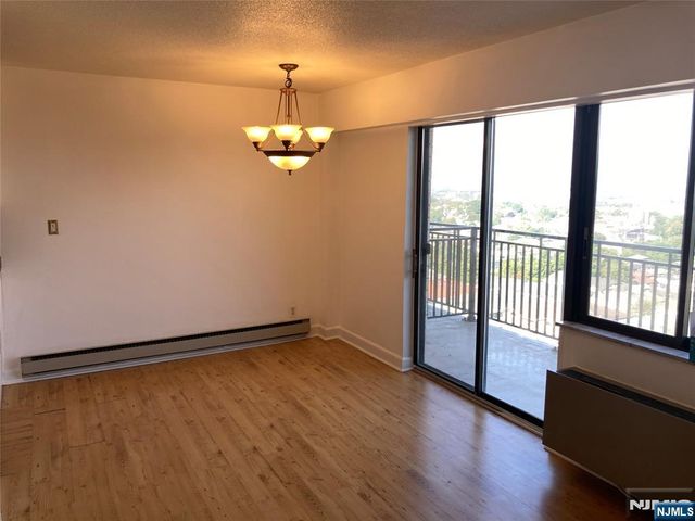 233 12th Street 5E, Palisades Park, NJ 07650