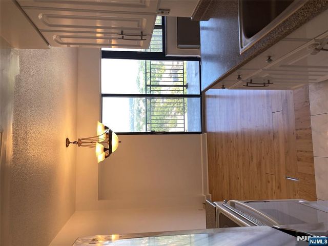 233 12th Street 5E, Palisades Park, NJ 07650