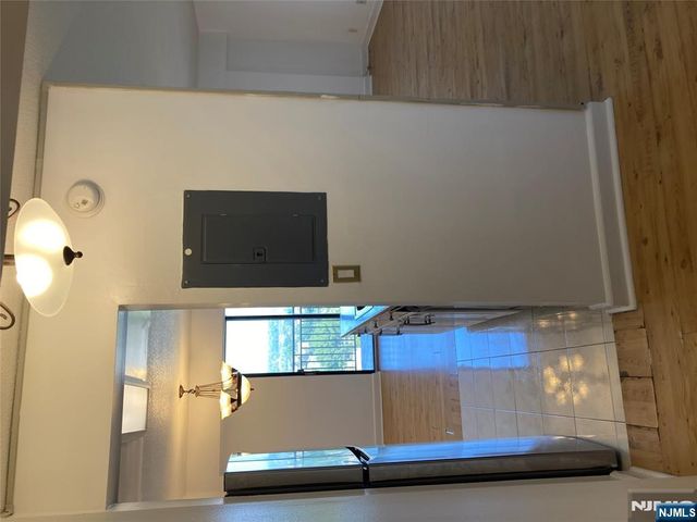 233 12th Street 5E, Palisades Park, NJ 07650