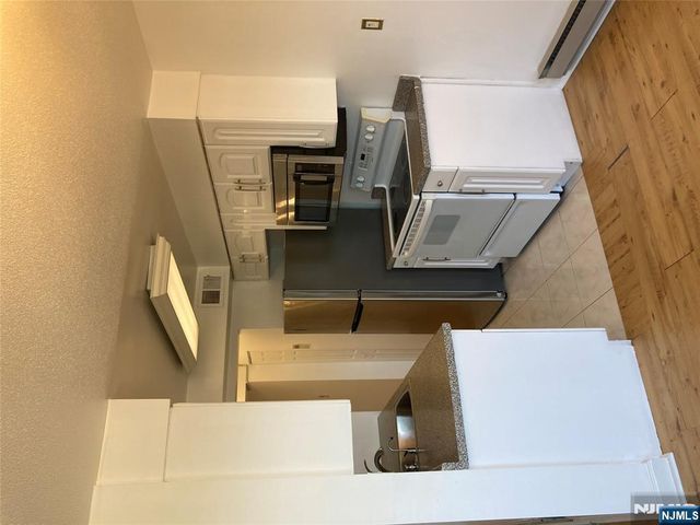 233 12th Street 5E, Palisades Park, NJ 07650