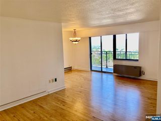 233 12th Street 5E, Palisades Park, NJ 07650