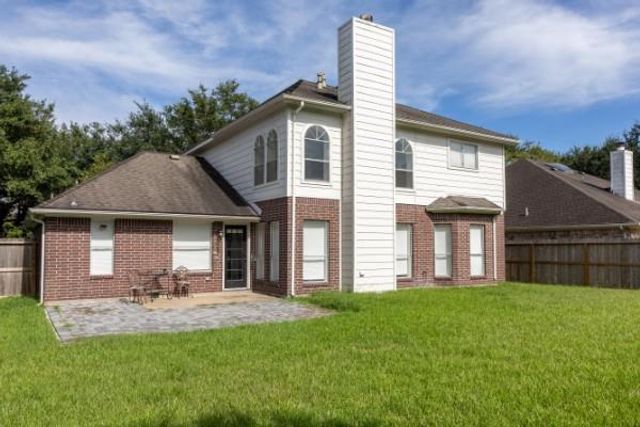315 Vantage Pointe Circle, League City, TX 77573