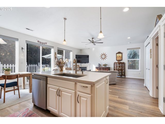 21780 Ne LARKSPUR Ln, Fairview, OR 97024