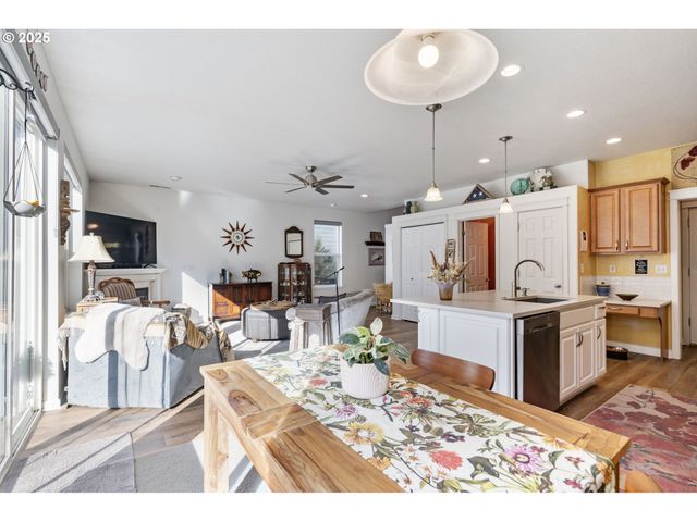 21780 Ne LARKSPUR Ln, Fairview, OR 97024