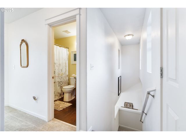 21780 Ne LARKSPUR Ln, Fairview, OR 97024