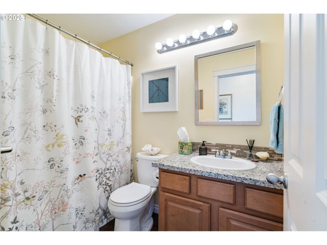 21780 Ne LARKSPUR Ln, Fairview, OR 97024