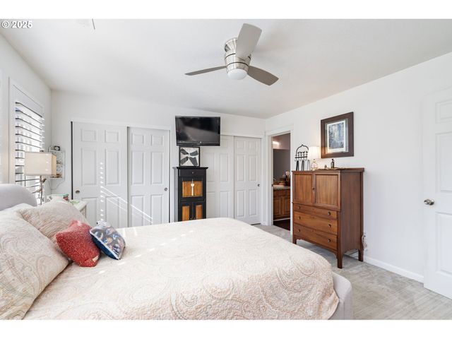 21780 Ne LARKSPUR Ln, Fairview, OR 97024