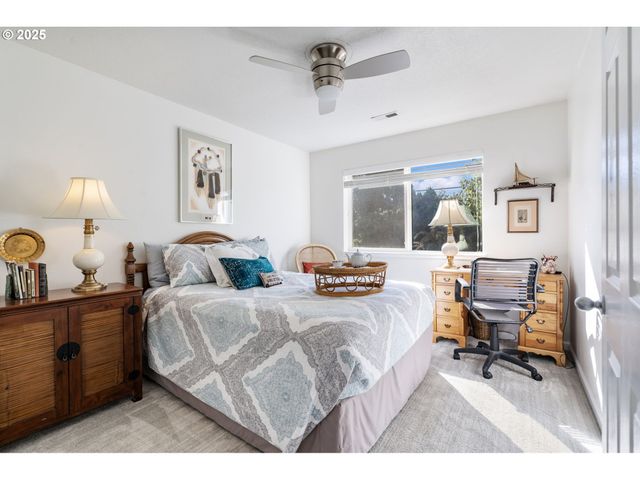 21780 Ne LARKSPUR Ln, Fairview, OR 97024