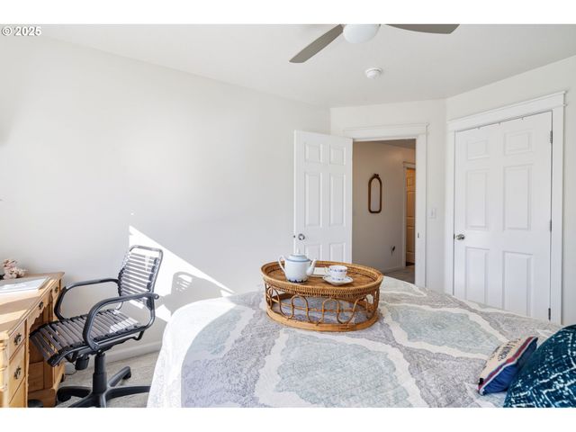 21780 Ne LARKSPUR Ln, Fairview, OR 97024