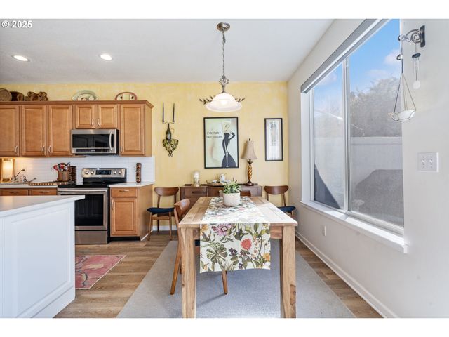 21780 Ne LARKSPUR Ln, Fairview, OR 97024