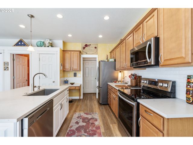 21780 Ne LARKSPUR Ln, Fairview, OR 97024