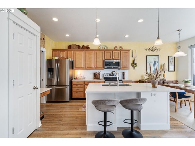 21780 Ne LARKSPUR Ln, Fairview, OR 97024