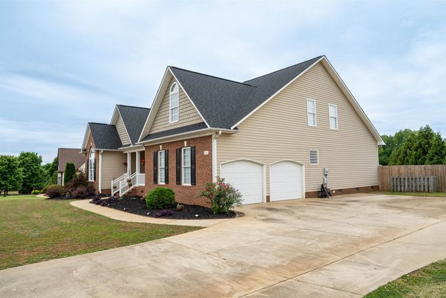1048 Corie Crest Drive, Boiling Springs, SC 29316