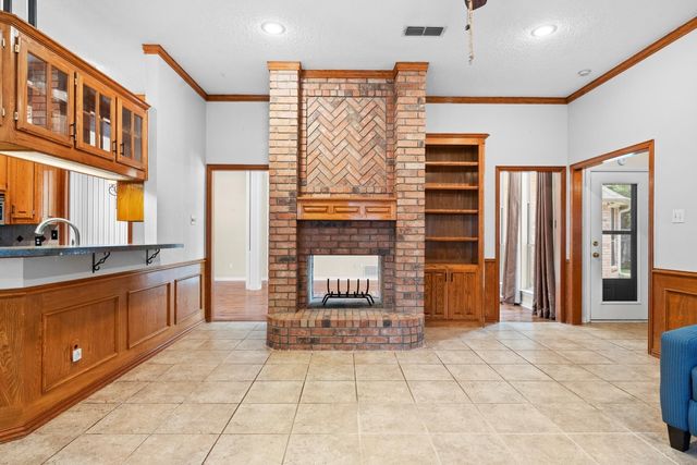 3310 Summergrove Drive, Arlington, TX 76001