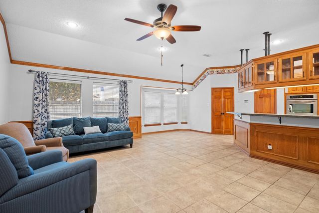 3310 Summergrove Drive, Arlington, TX 76001
