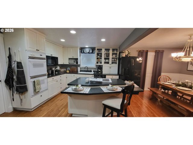 113 Se 3RD Ave, Milton Freewater, OR 97862