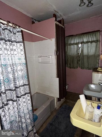 5219 WARREN ST, Philadelphia, PA 19131