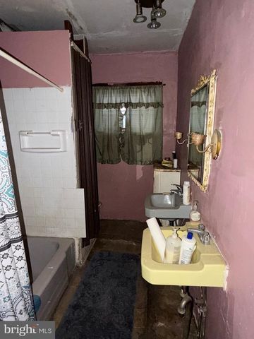 5219 WARREN ST, Philadelphia, PA 19131