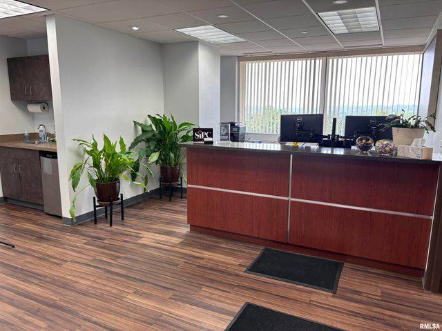 2550 Middle Rd Ste 401, Bettendorf, IA 52722