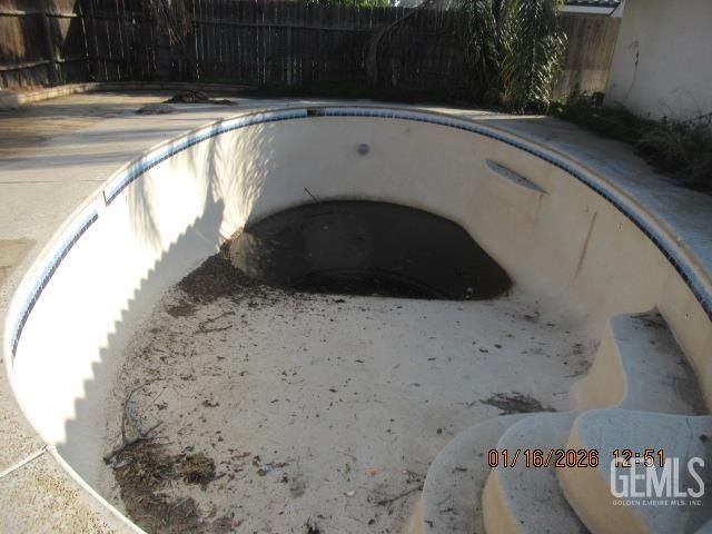 2000 Glenmont Drive, Bakersfield, CA 93309