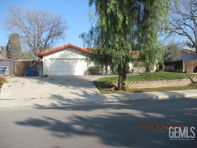 2000 Glenmont Drive, Bakersfield, CA 93309