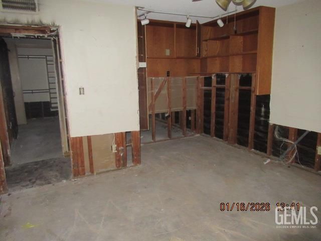 2000 Glenmont Drive, Bakersfield, CA 93309