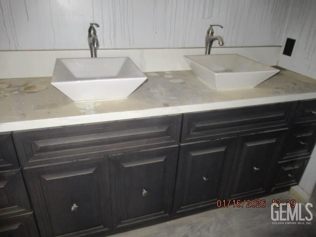 2000 Glenmont Drive, Bakersfield, CA 93309