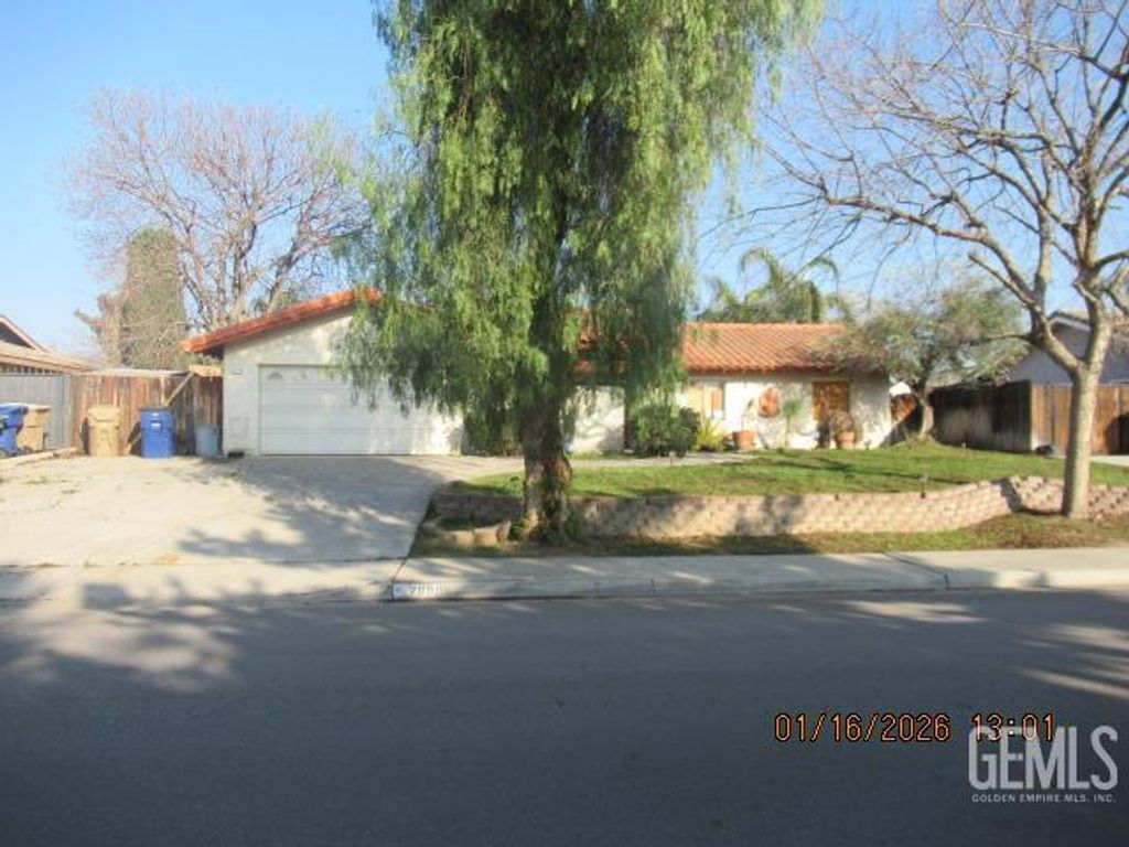 2000 Glenmont Drive, Bakersfield, CA 93309